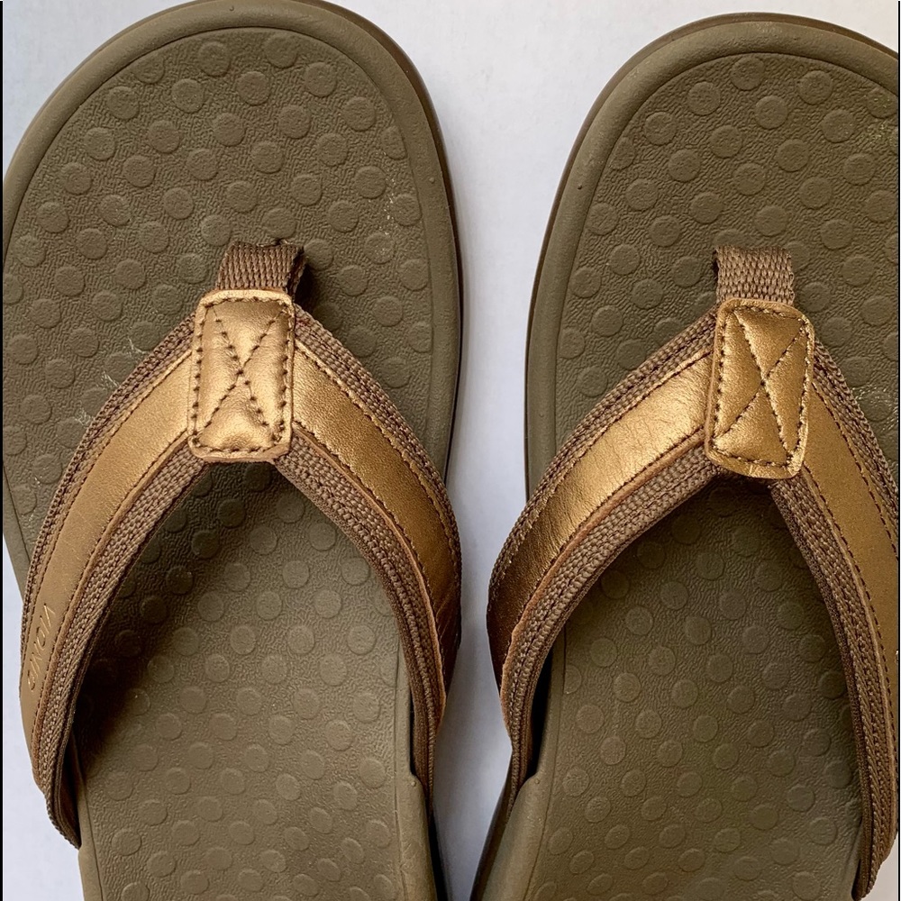 Vionic Flip Flops Wedge Size 5 Brown Like New